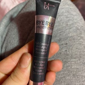 it cosmetics concealer in light